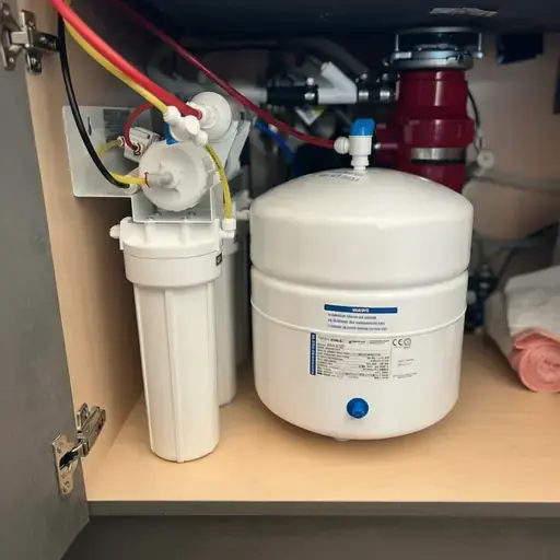 Dual-tank water softener installation with copper loop